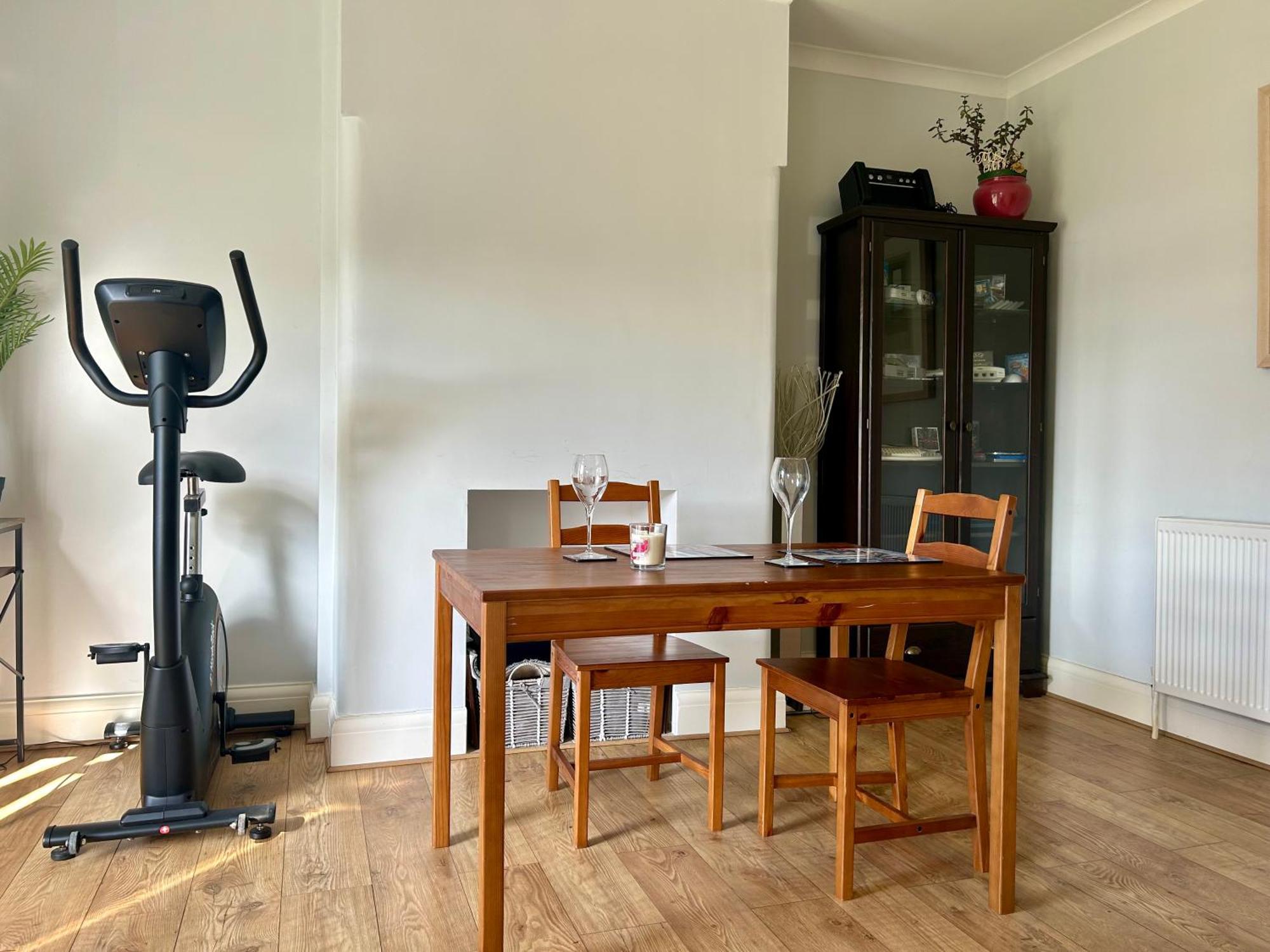Lovely, Large Double Bedroom With Park View In Home Hazel Grove Luaran gambar